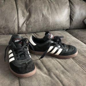 Youth soccer shoes 1.5
